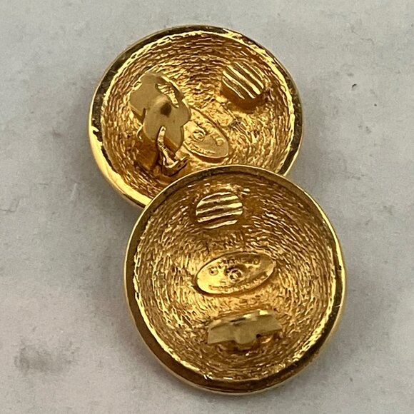 Vintage 90s Designer Chanel Classic Quilted Gold Tone Logo CC Clip on Earrings - Picture 5 of 15